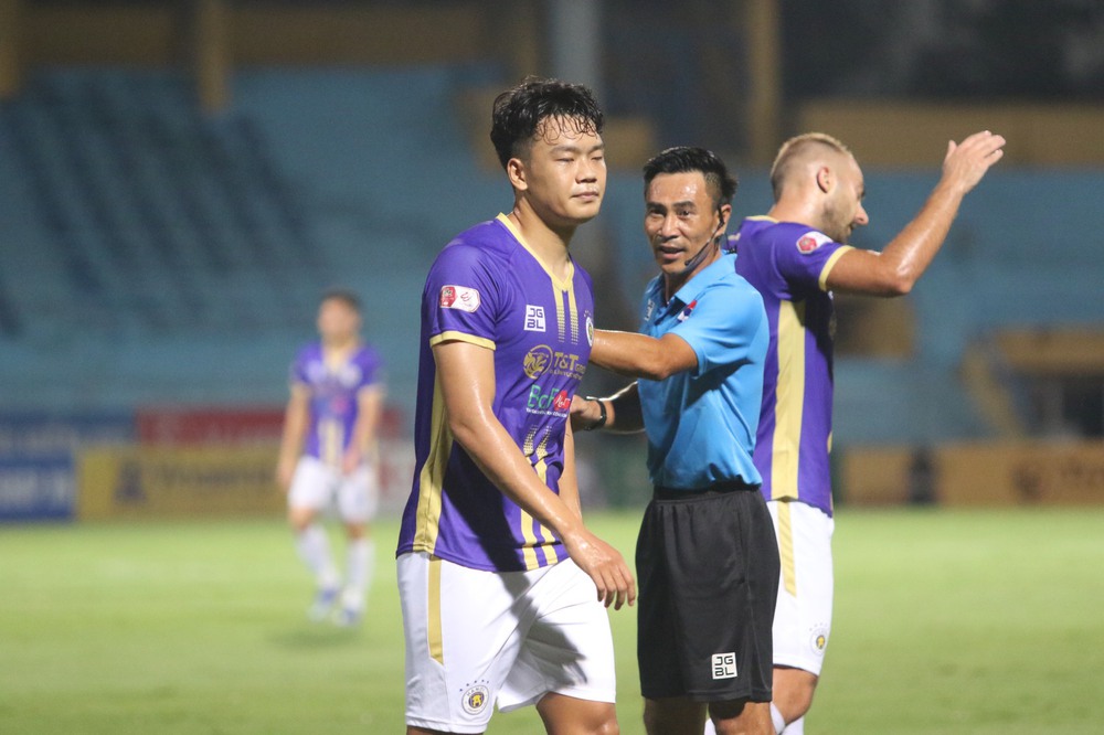 TRỰC TIẾP Hà Nội FC 2-1 Sài Gòn FC: Dồn ép nghẹt thở, chủ nhà lại dẫn trước - Ảnh 1.