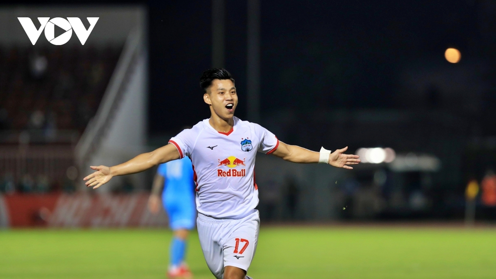 Phản ứng trọng tài, Văn Thanh bị treo giò ở vòng 9 V-League - Ảnh 1.