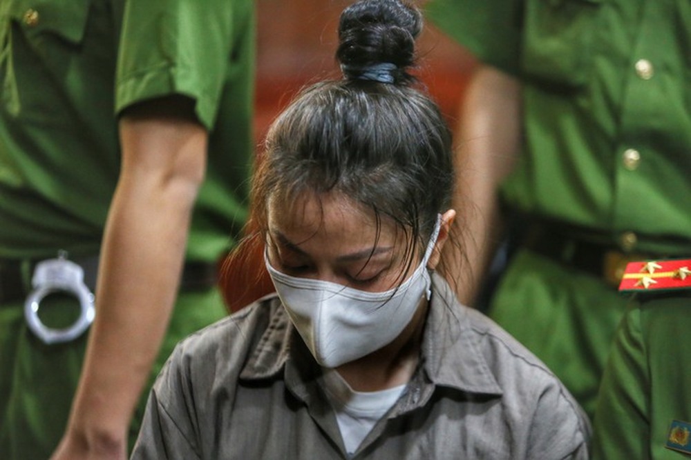 Dì ghẻ Nguyễn Võ Quỳnh Trang vừa khai vừa khóc - Ảnh 13.