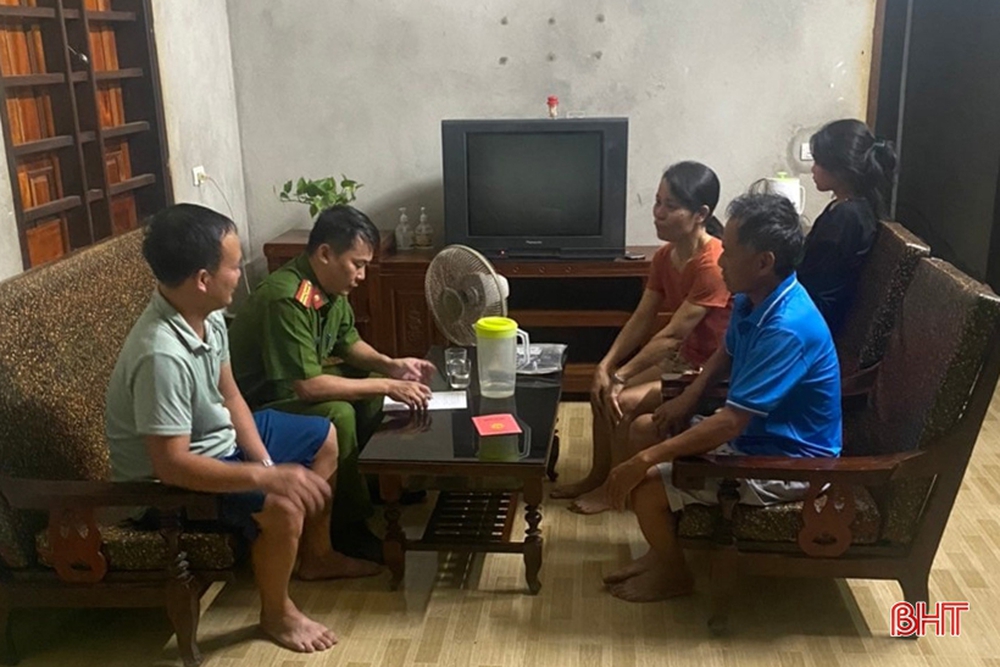 Công an xã ở Hà Tĩnh giúp người bị trầm cảm đi lạc hơn 20 km về lại nhà - Ảnh 2.