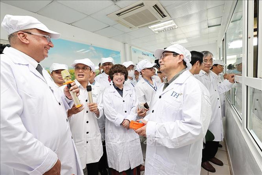  Thủ tướng thăm vùng sản xuất nông nghiệp công nghệ cao tại Nghệ An  - Ảnh 6.