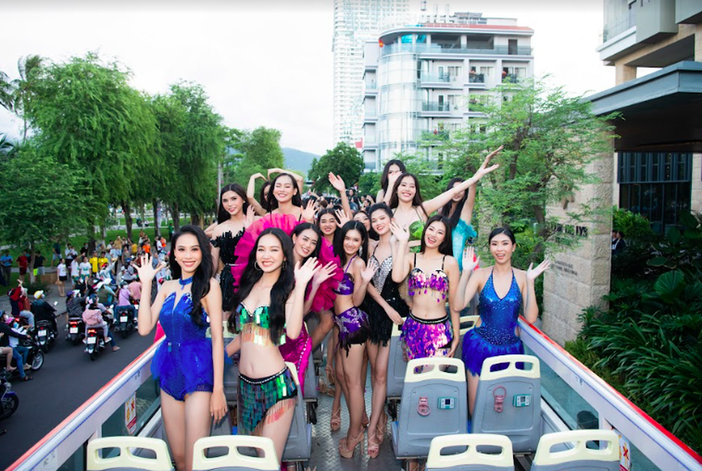 Diễu hành carnival đường phố của Miss World Vietnam 2022 người khen - kẻ chê - Ảnh 8.