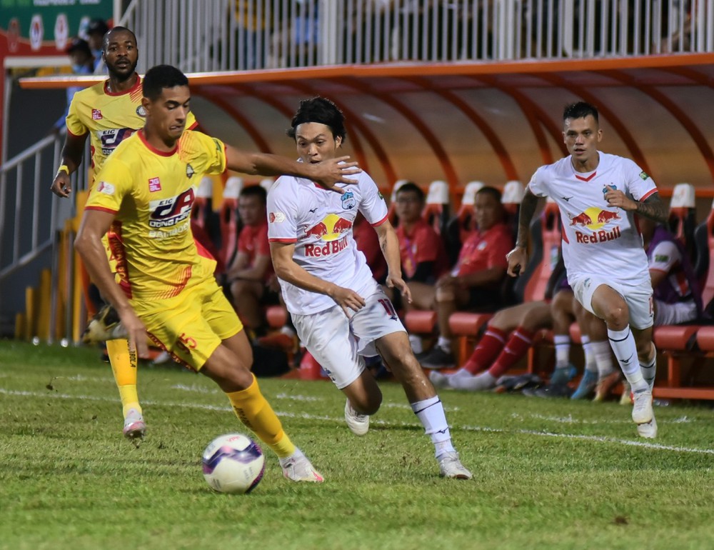 TRỰC TIẾP HAGL 2-0 Thanh Hóa: Văn Toàn liên tục tỏa sáng, HAGL hoàn toàn lấn lướt - Ảnh 1.