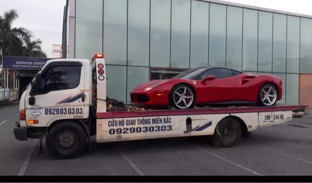  Người điều khiển siêu xe Ferrari bị tai nạn nói gì?  - Ảnh 1.