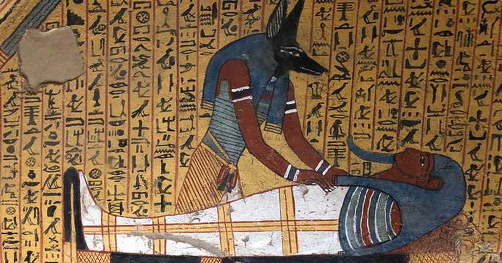 Quét xác ướp cô gái Ai Cập 2.700 tuổi, bộ xương khiến các nhà khoa học giật mình  - Ảnh 1.