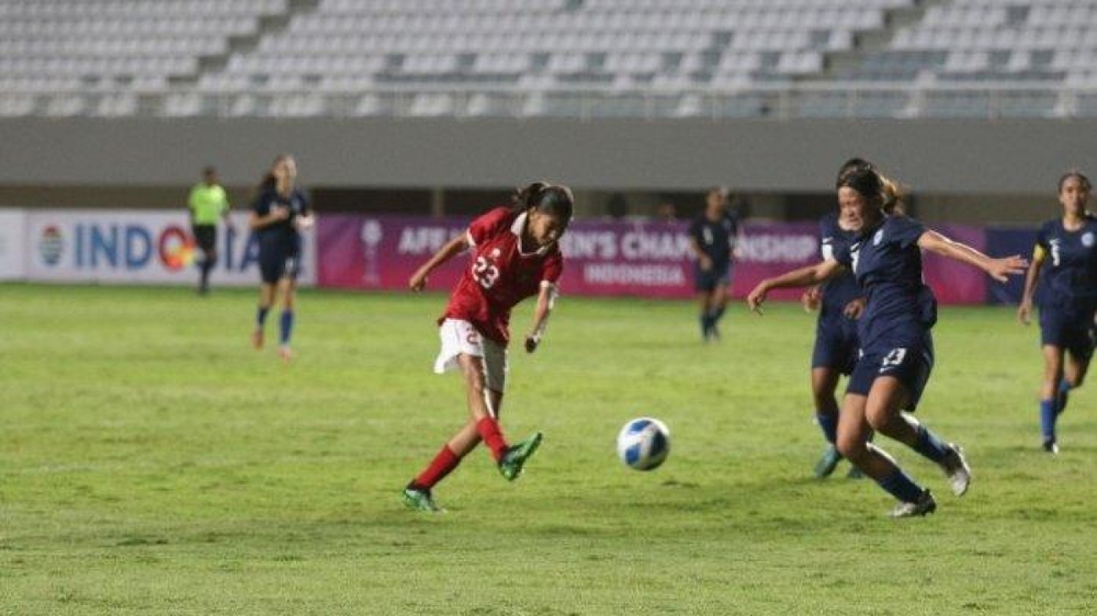 U18 nữ Indonesia dùng cầu thủ gốc Đức đấu U18 nữ Việt Nam - Ảnh 1.