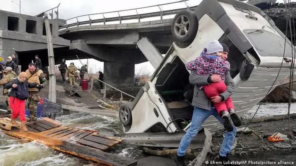  Ukraine chĩa mũi dùi vào các ngân hàng quốc tế lớn  - Ảnh 1.