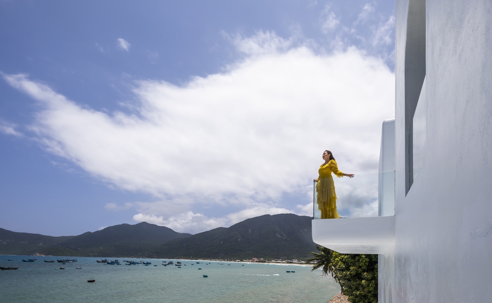 Ngôi nhà tựa Santorini thu nhỏ bên bờ biển Khánh Hòa với ngàn góc sống ảo - Ảnh 6.