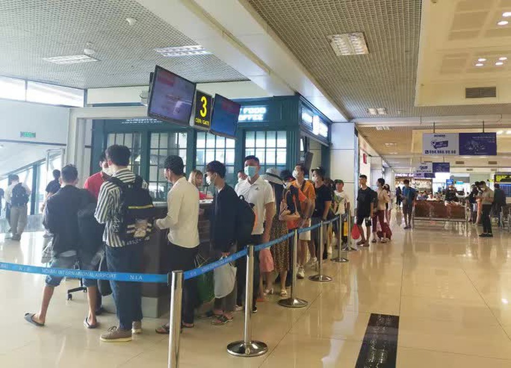  Hơn 13% chuyến bay bị delay trong 6 tháng  - Ảnh 1.