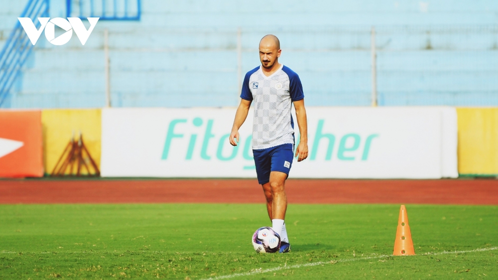 Ngoại binh Mujan Tonci của Hà Nội FC tiết lộ lý do đến Việt Nam chơi bóng - Ảnh 1.