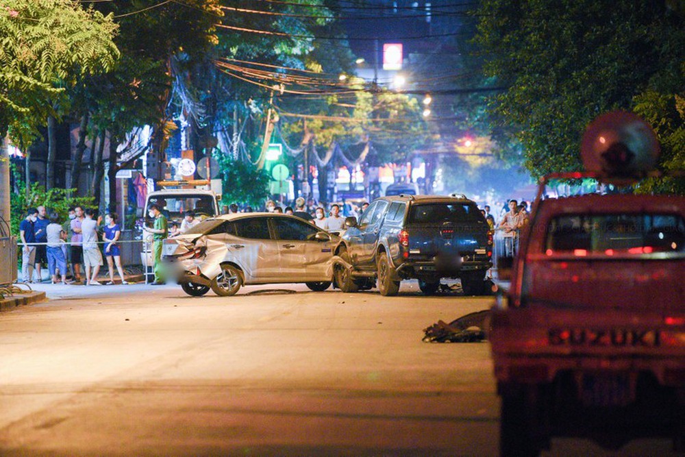 Hà Nội: Tai nạn liên hoàn giữa 4 ô tô, 6 xe máy, nhiều người thương vong - Ảnh 2.