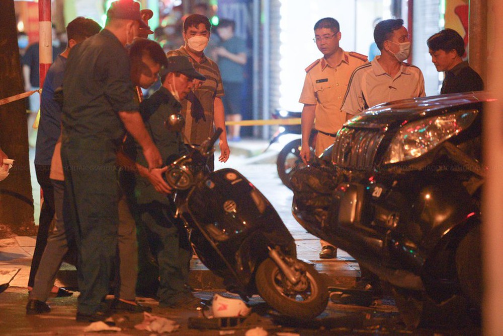 Hà Nội: Tai nạn liên hoàn giữa 4 ô tô, 6 xe máy, nhiều người thương vong - Ảnh 5.