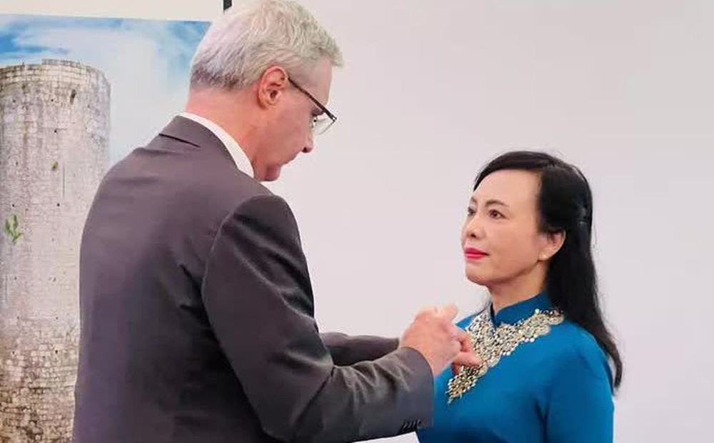 Nguyên Bộ trưởng Y tế Nguyễn Thị Kim Tiến nhận Huân chương Bắc đẩu Bội tinh