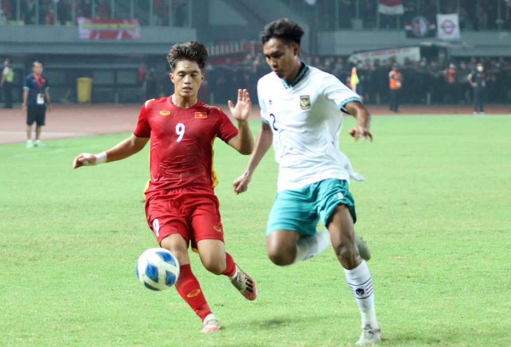“U19 Việt Nam non kinh nghiệm và bị tâm lý, U19 Indonesia vẫn chơi bóng xấu xí quen thuộc” - Ảnh 1.