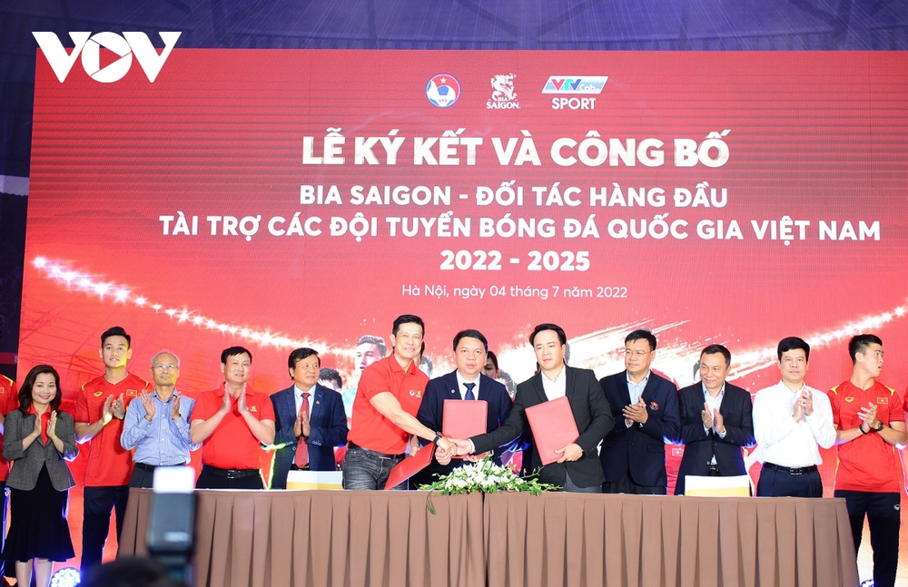 Các đội tuyển bóng đá Việt Nam có thêm nhà tài trợ khủng trong 3 năm - Ảnh 2.
