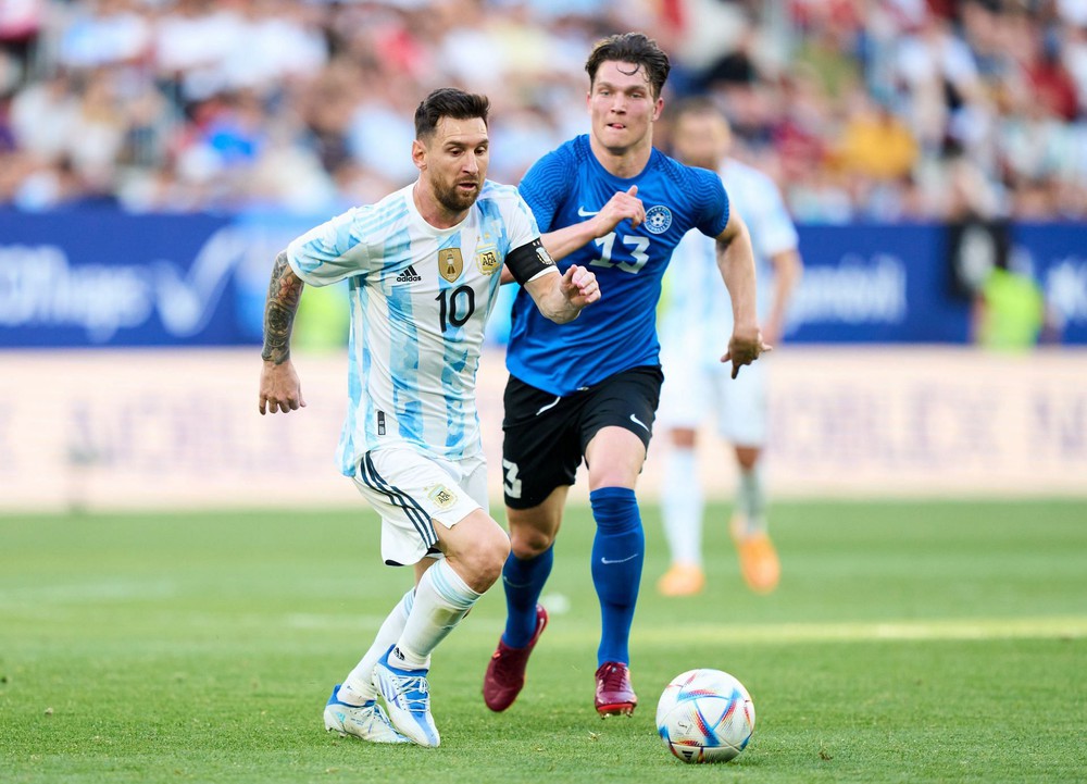 Top 5 cầu thủ Nam Mỹ hay nhất thế giới hiện nay: Messi chỉ là số 2 - Ảnh 5.