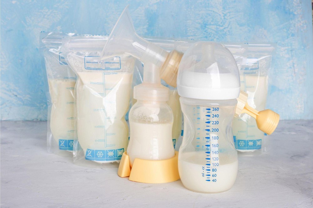 Trẻ bú sữa mẹ hoàn toàn có cần bổ sung canxi không? - Ảnh 2.