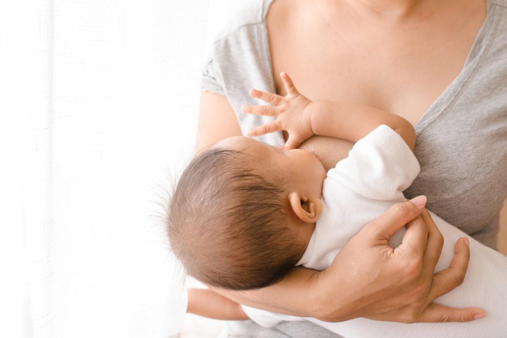 Trẻ bú sữa mẹ hoàn toàn có cần bổ sung canxi không? - Ảnh 3.