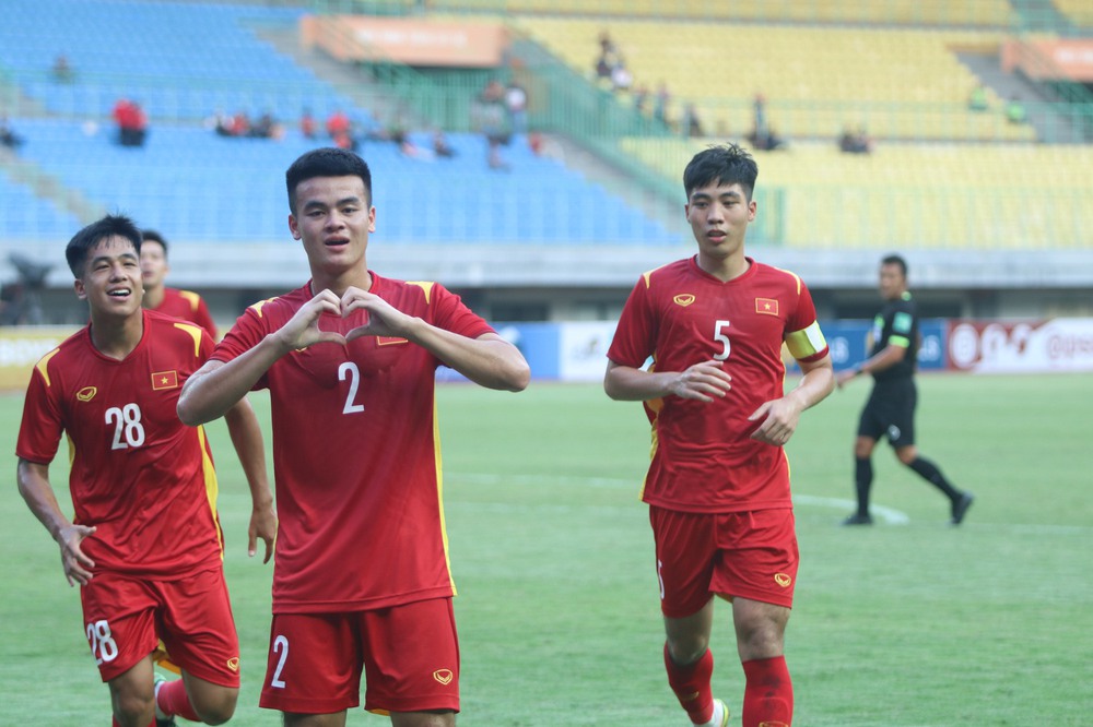 TRỰC TIẾP Bóng đá U19 Việt Nam vs U19 Myanmar: U19 Việt Nam dùng đội hình siêu tấn công - Ảnh 1.