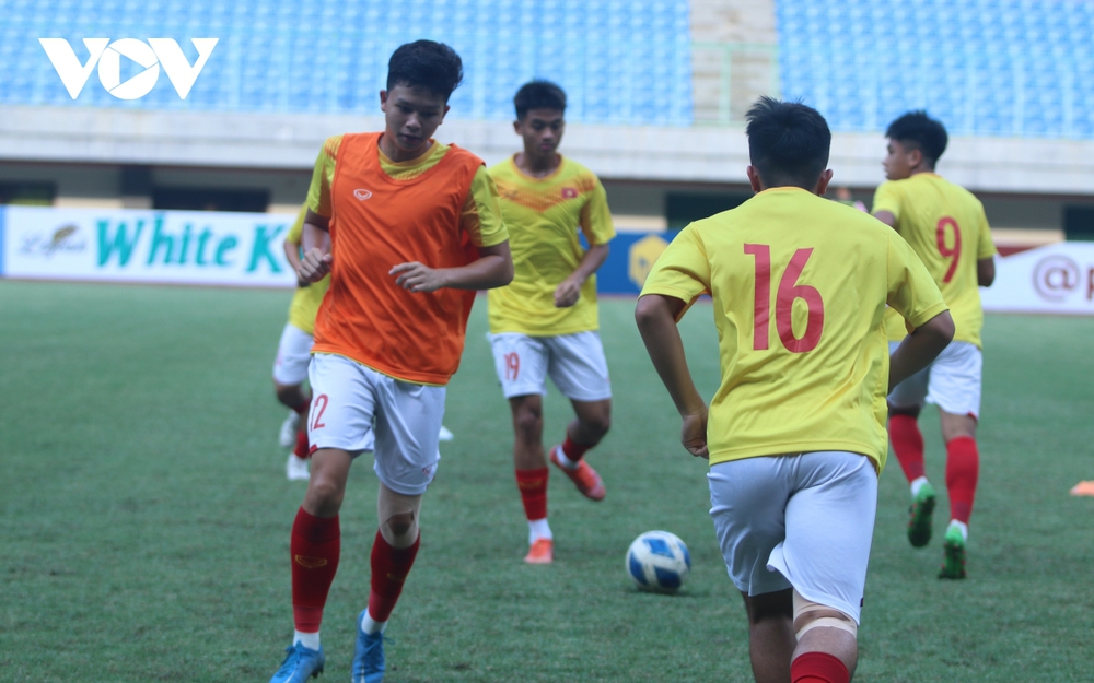 U19 Việt Nam thắng U19 Brunei 4-0 trong ngày thủ môn Hồ Tùng Hân nhận thẻ đỏ - Ảnh 5.