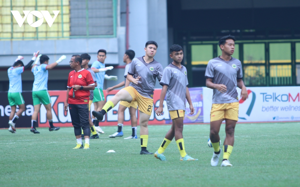 U19 Việt Nam thắng U19 Brunei 4-0 trong ngày thủ môn Hồ Tùng Hân nhận thẻ đỏ - Ảnh 6.