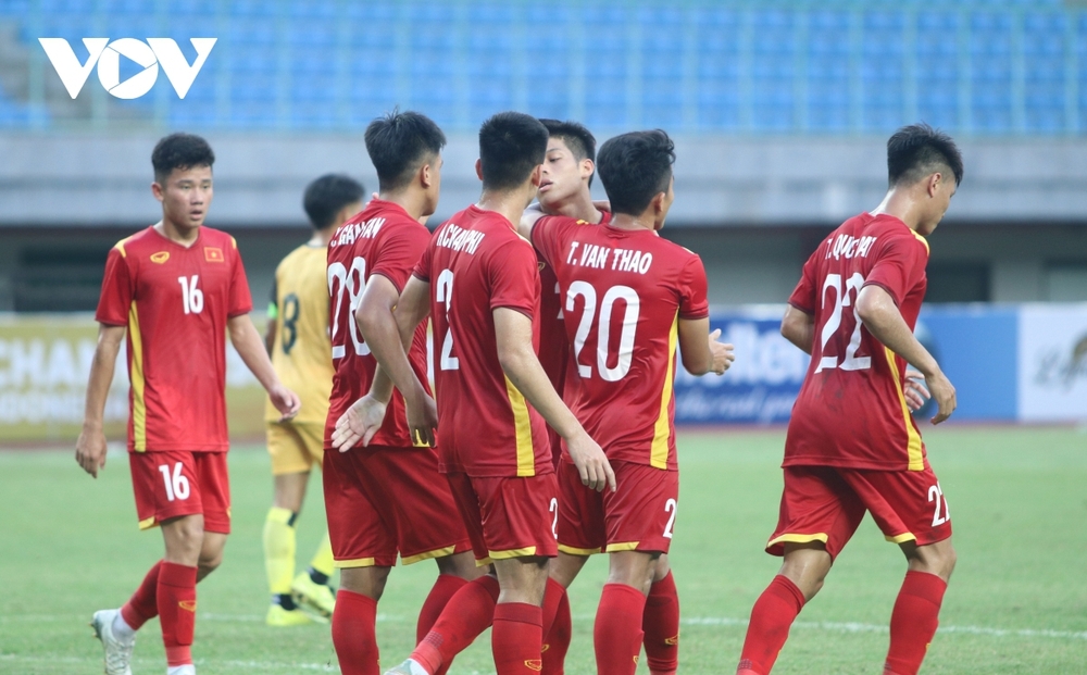 U19 Việt Nam thắng U19 Brunei 4-0 trong ngày thủ môn Hồ Tùng Hân nhận thẻ đỏ