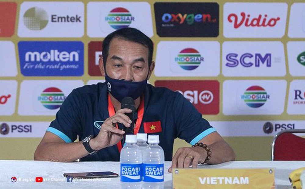 HLV Đinh Thế Nam nói gì về tấm thẻ đỏ của thủ môn U19 Việt Nam?