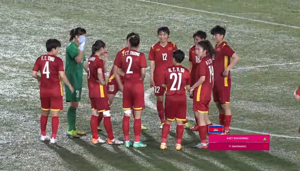 TRỰC TIẾP: Việt Nam 3-0 Campuchia: Vừa hưởng penalty, ĐT Việt Nam lại ghi bàn sắc lẹm - Ảnh 1.