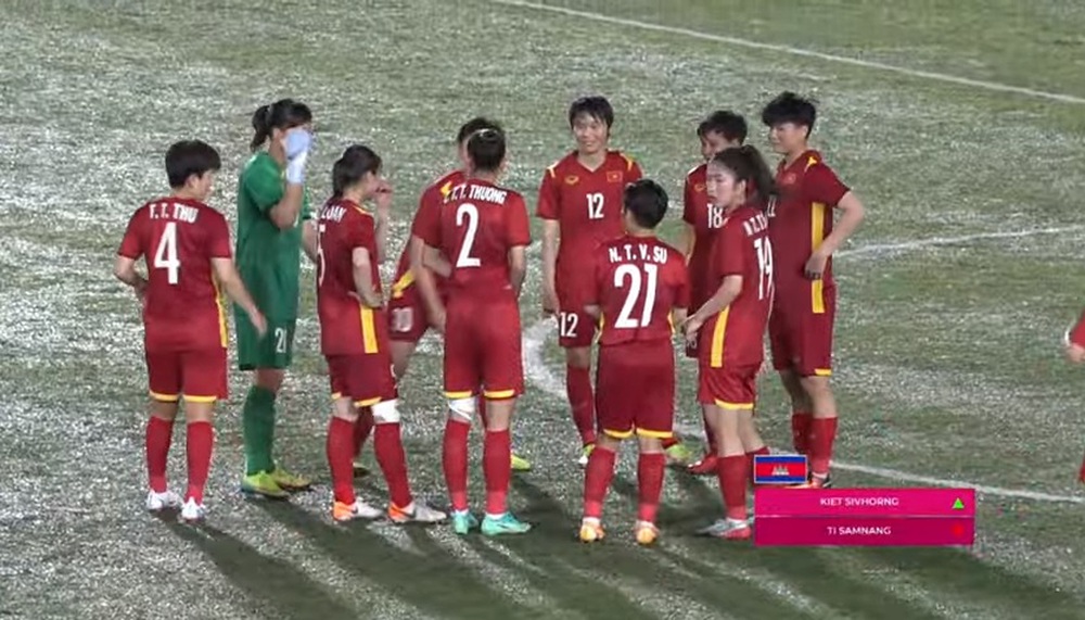 TRỰC TIẾP: Việt Nam 3-0 Campuchia: Vừa hưởng penalty, ĐT Việt Nam lại ghi bàn sắc lẹm - Ảnh 1.