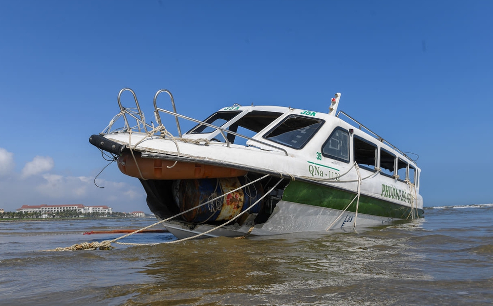 Khởi tố vụ lật ca nô khiến 17 người tử vong ở biển Cửa Đại