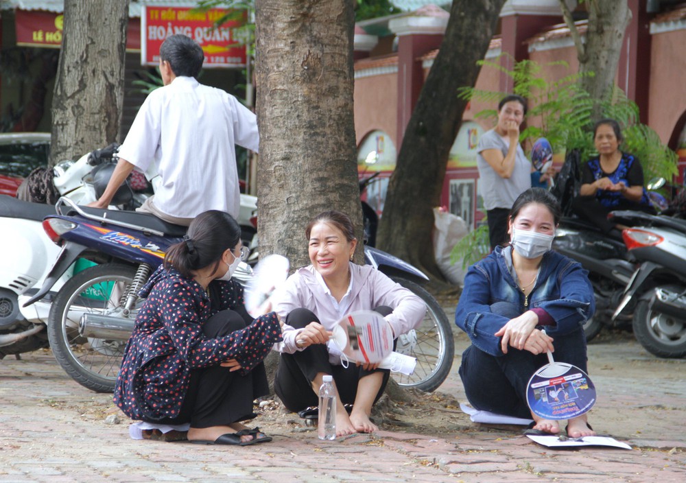 Sắp hết giờ thi môn Ngữ Văn của Kỳ thi tốt nghiệp THPT 2022, đề thi sẽ như thế nào? - Ảnh 3.