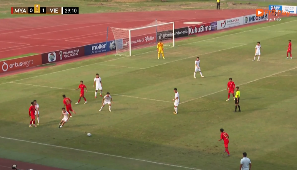 TRỰC TIẾP U19 Việt Nam 1-0 U19 Myanmar: U19 Việt Nam ghi bàn sau pha phối hợp mẫu mực - Ảnh 1.