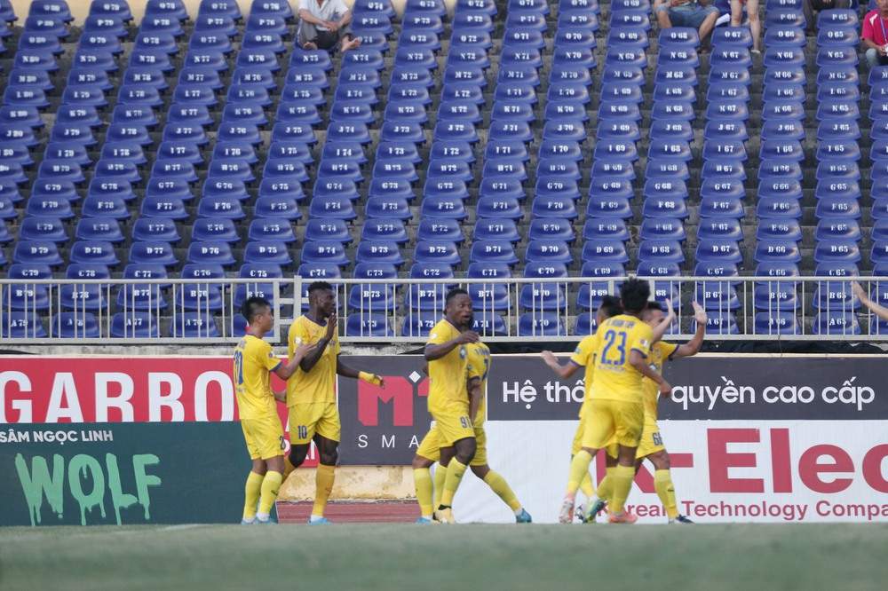 TRỰC TIẾP: U19 Việt Nam thắng tưng bừng U19 Myanmar; U19 Thái Lan gặp khó trước U19 Brunei - Ảnh 1.