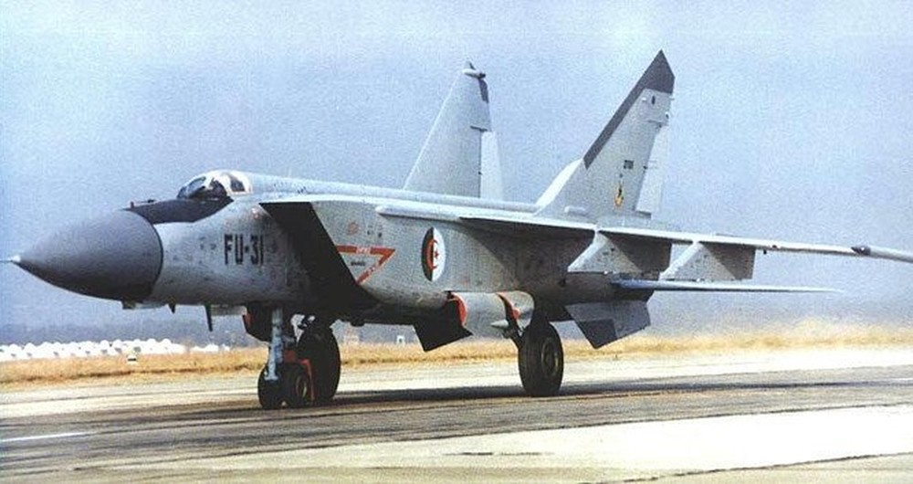 Sự kết thúc của một biểu tượng: Algeria sắp thay thế phi đội máy bay đánh chặn MiG-25 - Ảnh 2.