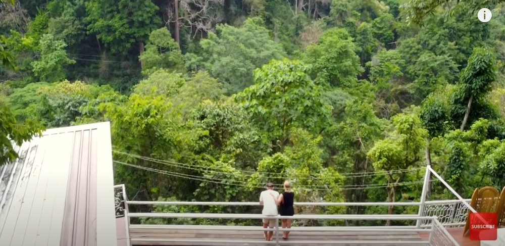 Khách Tây có trải nghiệm tuyệt đỉnh ở điểm du lịch hàng đầu ĐNÁ: Bồn tắm ở giữa rừng! - Ảnh 2.