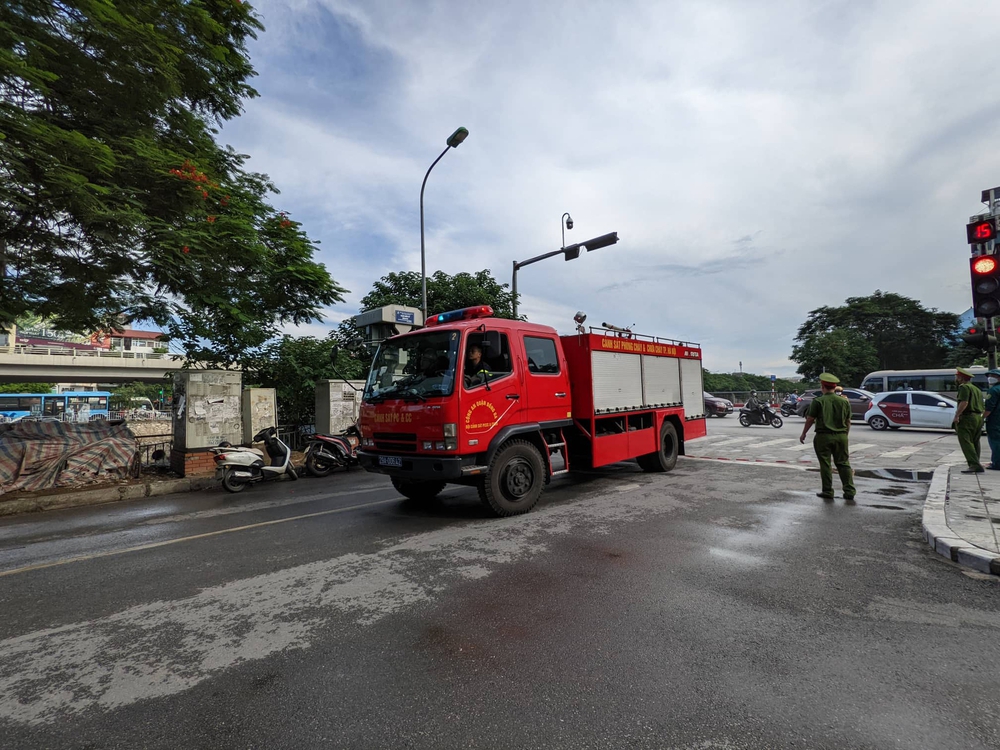 Hà Nội: 3 chiến sĩ cảnh sát PCCC hy sinh khi chữa cháy tại phố Quan Hoa - Ảnh 3.