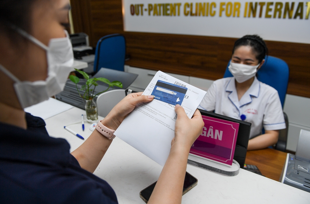 Một bệnh viện công ở Hà Nội có khoa khám bệnh được khen nức nở: Xịn như ở nước ngoài! - Ảnh 3.