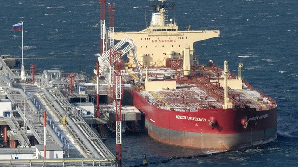 Lo ngại giá dầu tăng vọt, phương Tây xuống thang hạn chế đối với giao dịch dầu của Nga - Ảnh 1.