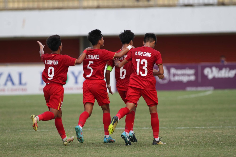 TRỰC TIẾP Việt Nam 2-0 Thái Lan: U16 Việt Nam thắng tưng bừng, chính thức vào chung kết - Ảnh 3.