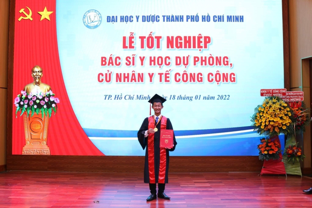 Nam sinh mồ côi, từng đi cấy năm 10 tuổi để nuôi em giờ ra sao?  - Ảnh 3.