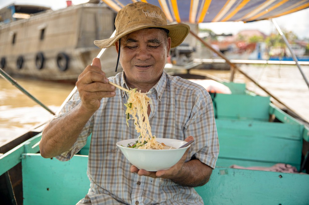 Ghe bún riêu của dì Hai sau đúng 10 năm được Gordon Ramsay ghé thăm quảng bá toàn thế giới - Ảnh 16.