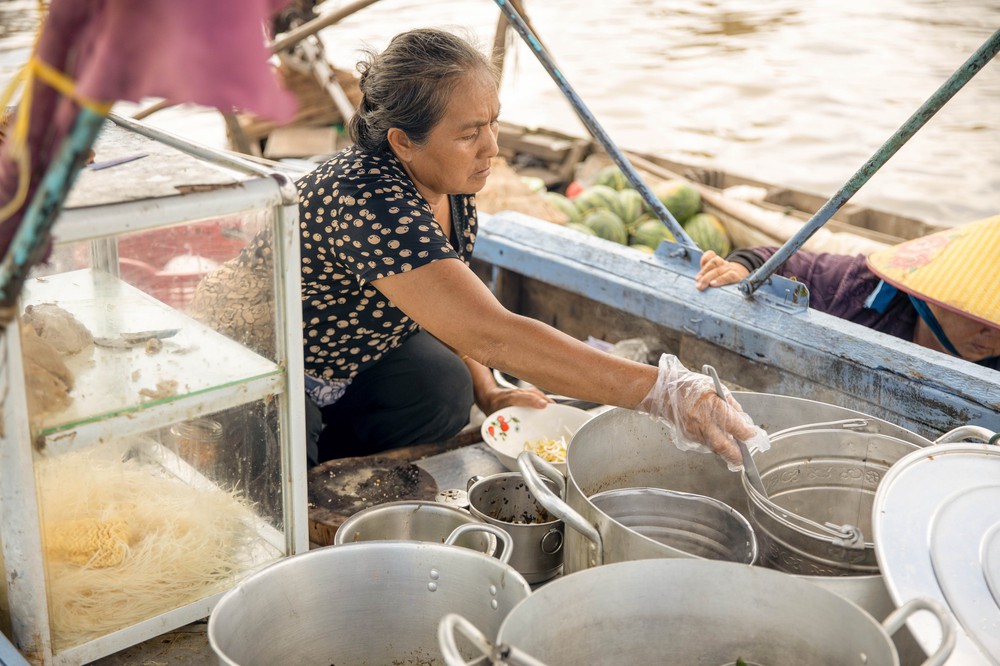 Ghe bún riêu của dì Hai sau đúng 10 năm được Gordon Ramsay ghé thăm quảng bá toàn thế giới - Ảnh 11.