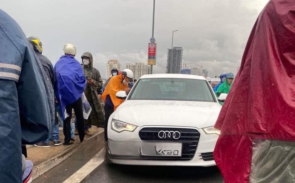 Danh tính người đàn ông bỏ lại xe Audi nhảy cầu Nhật Tân ở Hà Nội