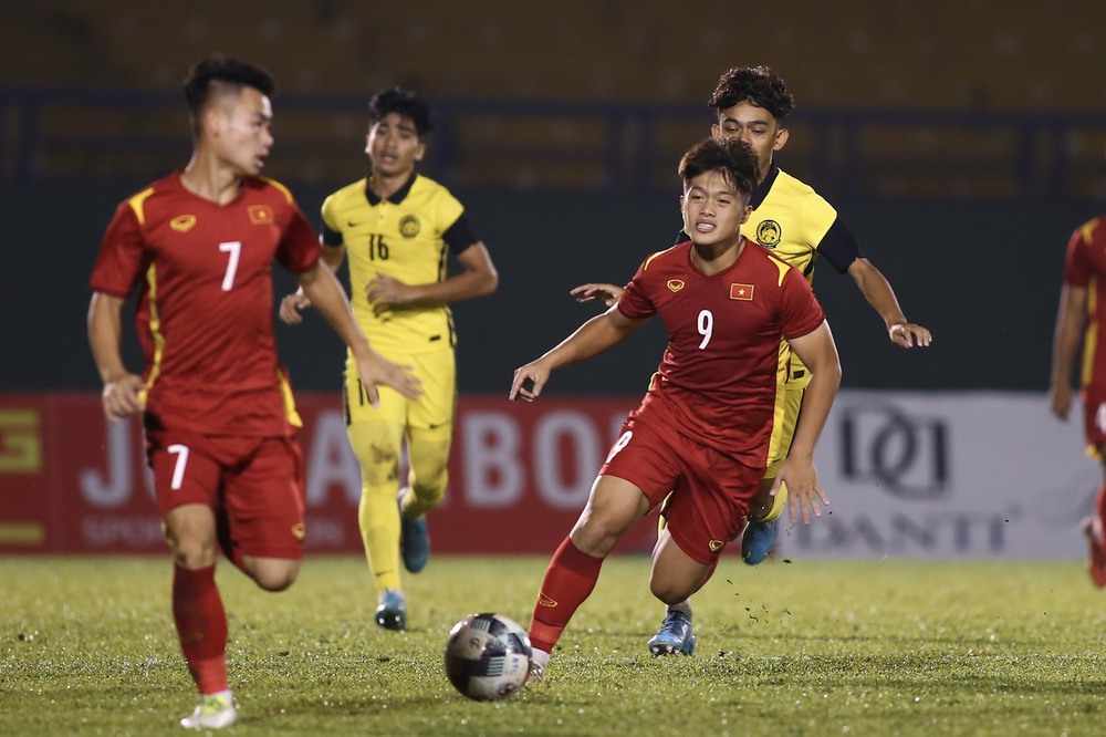 TRỰC TIẾP Bóng đá U19 Việt Nam 0-0 U19 Malaysia: Cuộc thư hùng tranh ngôi vô địch - Ảnh 1.