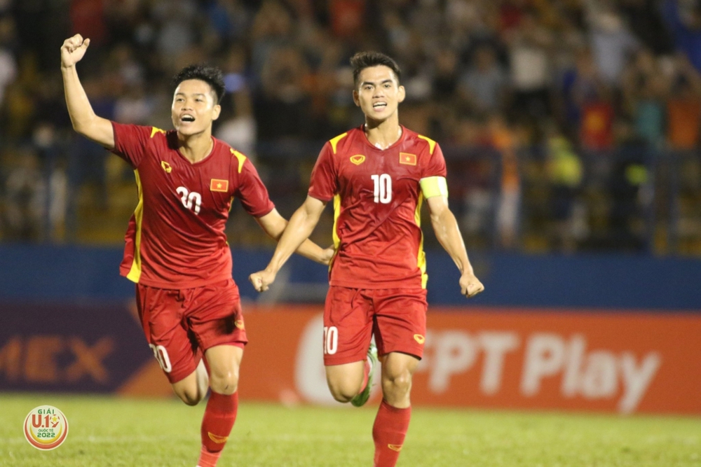 Đội trưởng U19 Việt Nam nhận mưa giải thưởng sau chức vô địch U19 Quốc tế - Ảnh 1.