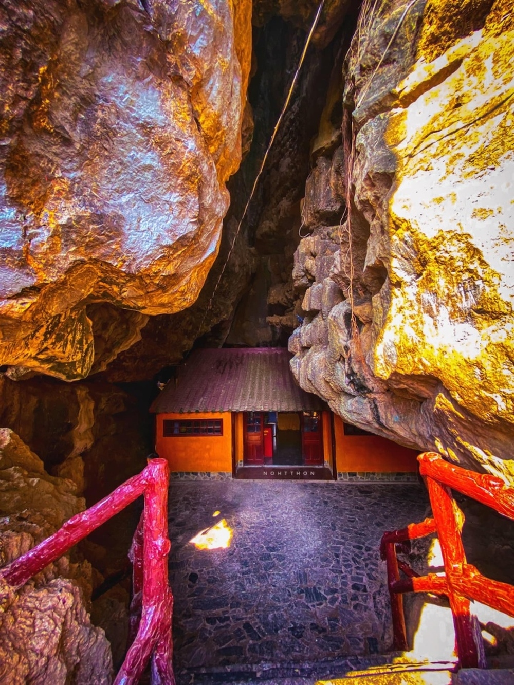 Khám phá vẻ huyền bí của hang động tương truyền là nơi Thạch Sanh cứu công chúa - Ảnh 9.