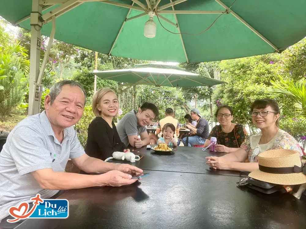 Gia đình 3 thế hệ đi phượt từ TP HCM lên Đà Lạt: Thay đổi phút chót bởi câu nói của bố - Ảnh 12.