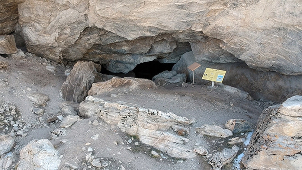 Bí ẩn bộ xương người khổng lồ trên núi đá giữa sa mạc châu Mỹ làm rối trí giới khoa học cả thế kỷ - Ảnh 3.