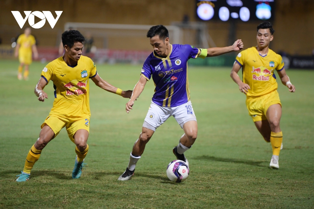 Hà Nội FC vô địch lượt đi V-League 2022: Dấu ấn thủ lĩnh của Văn Quyết - Ảnh 4.