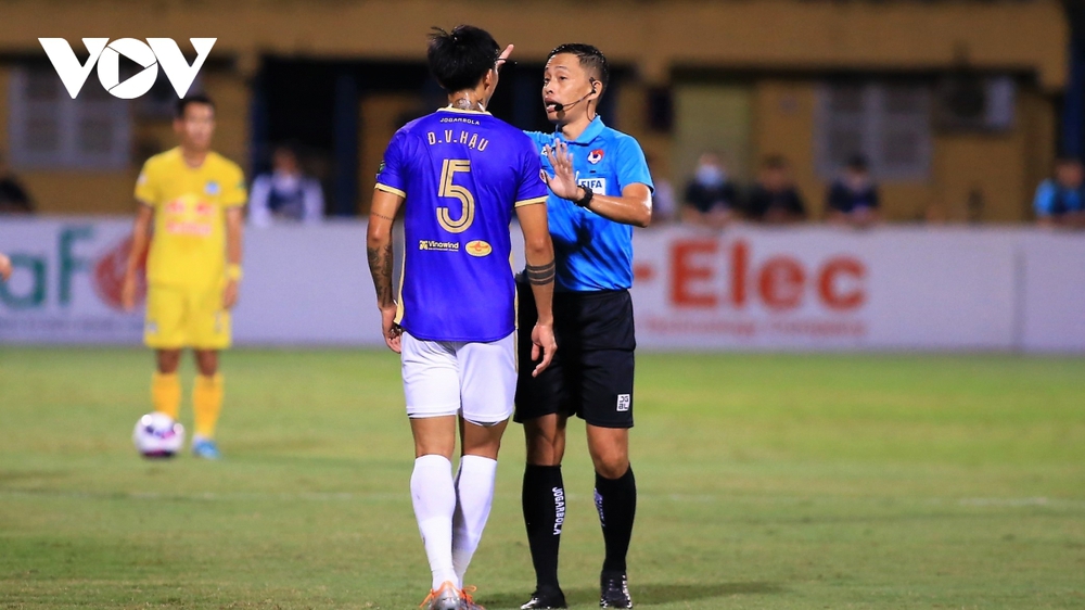 Trọng tài Ngô Duy Lân bị treo còi ở vòng 13 V-League 2022 - Ảnh 1.
